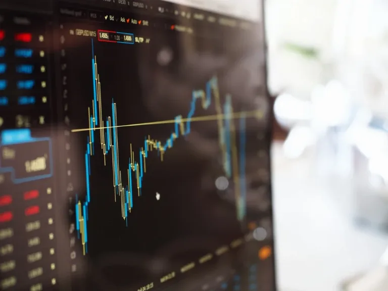 Gráficas de análisis de datos en un programa empresarial